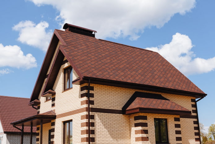 bahay na may bituminous roof tile, uri ng Sonata