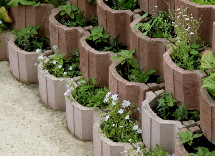 bordillo para macizos de flores de bloques con figuras de colores