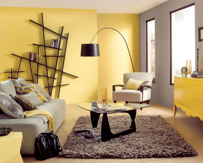 sala de estar elegante en colores amarillo y negro