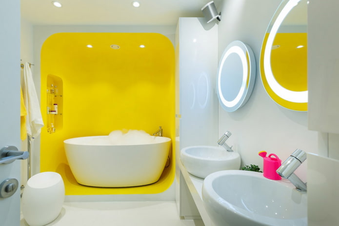 banyo sa isang futuristic style na may isang dilaw na angkop na lugar