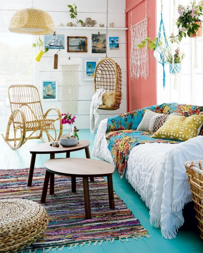 sala de estar boho brillante