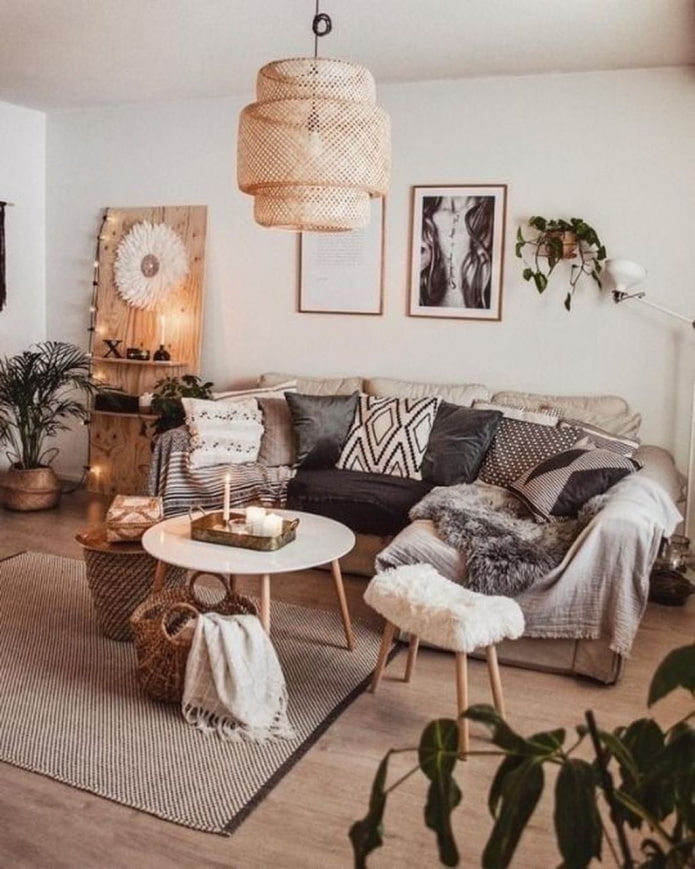 sala de estar boho brillante