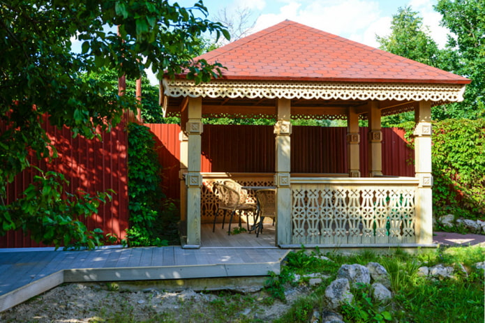 Gazebo sa istilong Ruso