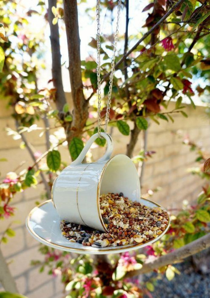 Taza y platillo en madera