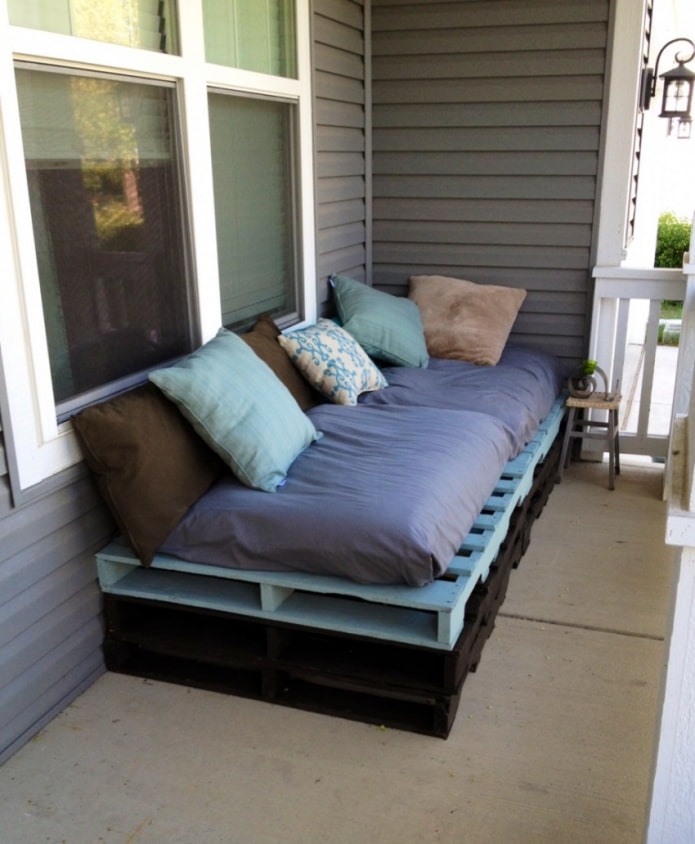 Pallet sofa