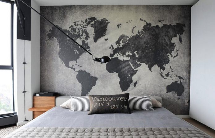 mapa del mundo en la cabecera de la cama