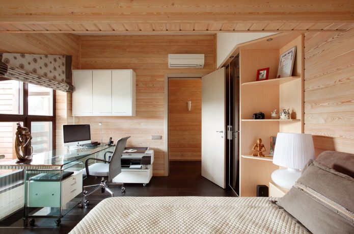 Interior del dormitorio-estudio en estilo europeo.