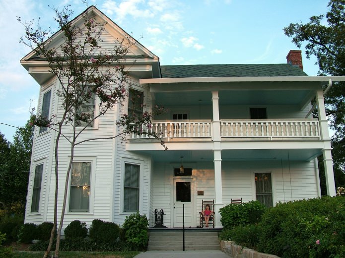 fachada de una casa privada de revestimiento