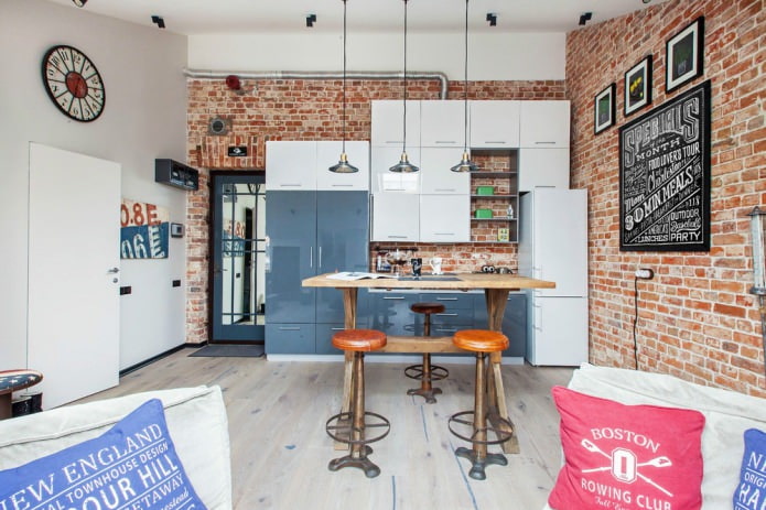 mesa de comedor en un interior estilo loft