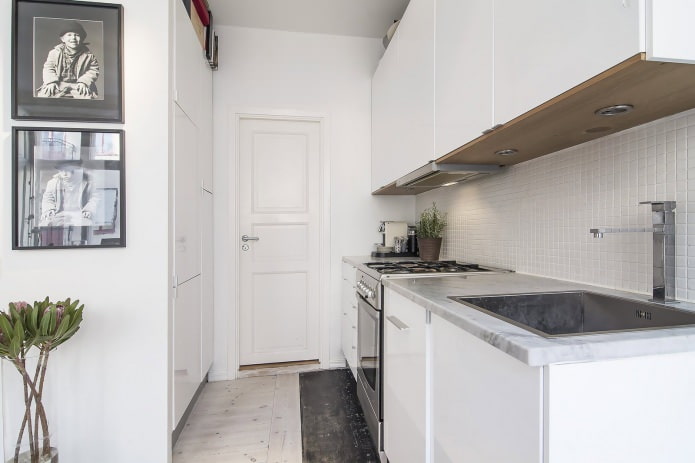 cocina en el interior sueco de un apartamento tipo estudio de 34 metros cuadrados. metro.