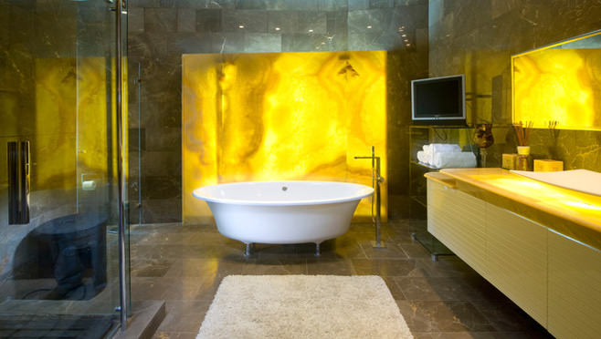 baño amarillo