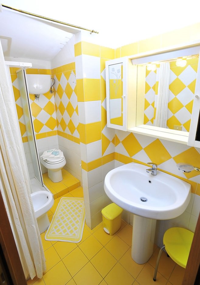 azulejo amarillo