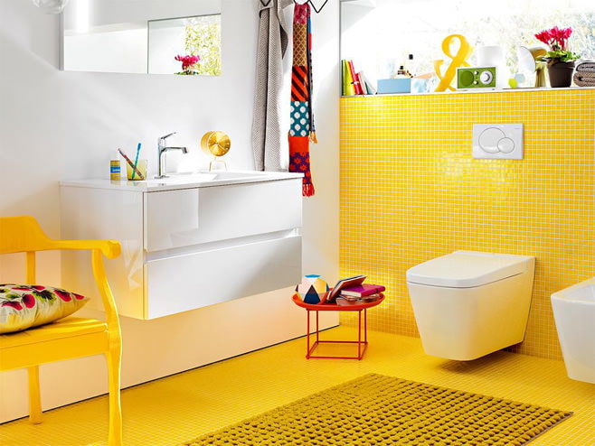 baño en amarillo