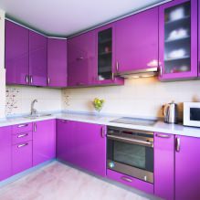 Conjunto morado en la cocina: diseño, combinaciones, elección de estilo, papel tapiz y cortinas-1