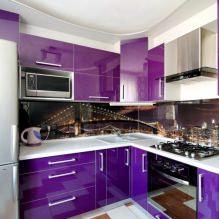 Conjunto morado en la cocina: diseño, combinaciones, elección de estilo, papel tapiz y cortinas-9