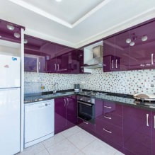 Conjunto morado en la cocina: diseño, combinaciones, elección de estilo, papel tapiz y cortinas-15