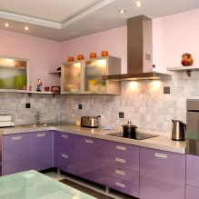 Conjunto morado en la cocina: diseño, combinaciones, elección de estilo, papel tapiz y cortinas-16