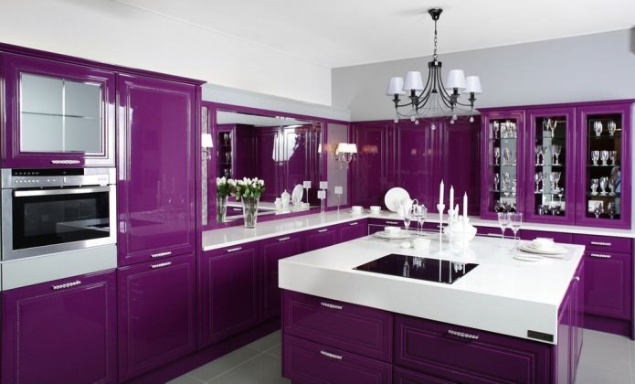 Conjunto morado en la cocina: diseño, combinaciones, elección de estilo, papel tapiz y cortinas.