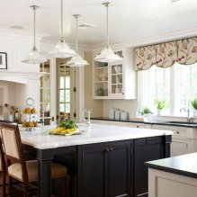 Cocina con lambrequines en las ventanas: tipos, formas de cortinas, materiales, diseño, color-3.