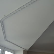 Cornice para sa isang bay window: mga uri, pagpipilian para sa mga attachment point, materyales, pagpipilian depende sa hugis-1