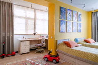 Mesa junto a la ventana en la habitación de los niños: vistas, consejos sobre ubicación, diseño, formas y tamaños