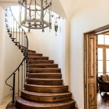 Escalera al segundo piso en una casa particular: tipos, formas, materiales, decoración, color, estilos-0