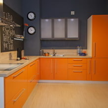 Cocina naranja en el interior: características de diseño, combinaciones, elección de cortinas y papel tapiz-3