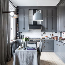 Cocina gris en el interior: ejemplos de diseño, combinaciones, elección de acabados y cortinas-7