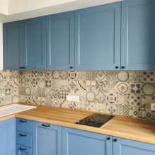 Delantal de azulejos para la cocina: consejos para elegir, diseño, foto en el interior-8