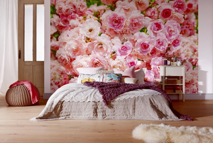 Papel tapiz fotográfico con flores en el interior: decoración de paredes en vivo en su apartamento