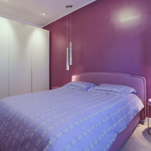 Hermoso dormitorio morado en el interior-3